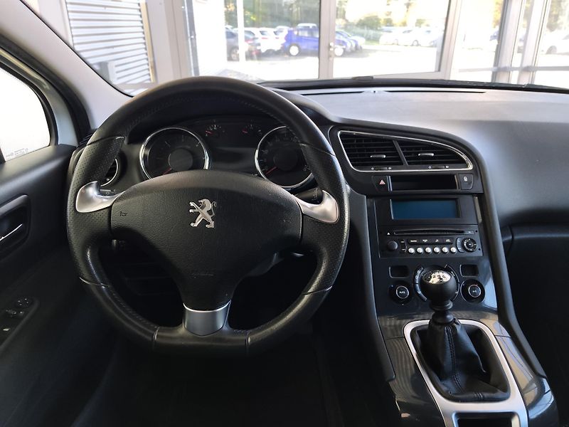 Peugeot 5008 (2016) 1.6 BlueHDi 88kW Allure - fotka 14 z 22