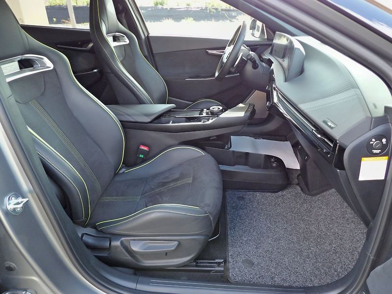 Kia EV6 GT 4x4 430kW 77,4kWh SoH 95,5% - fotka 19 z 28