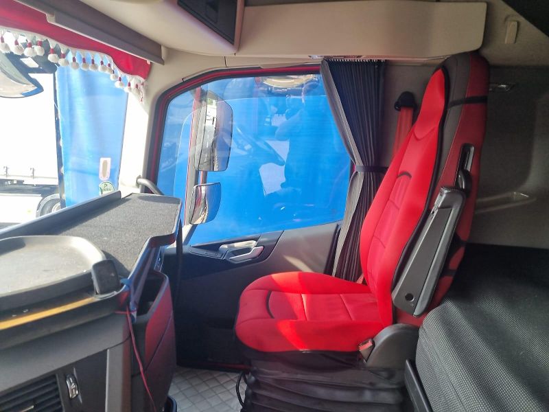 Volvo FH (2015) 13.500 E6 Automat lowdeck - fotka 8 z 9