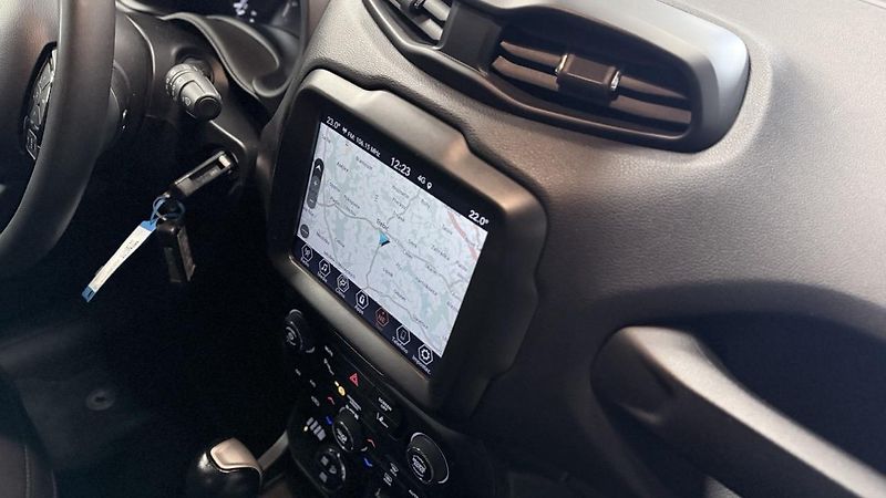 Jeep Renegade (2022) 1.3 T4 PHEV,REZERVOVÁNO  - fotka 18 z 26