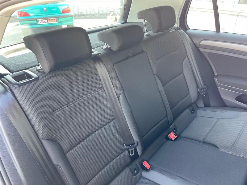 Volkswagen e-Golf 100kW,DPH,tep.čerpadlo - fotka 23 z 33