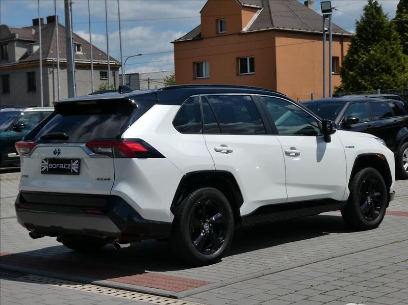 Toyota RAV4 2,5 Hybrid,1.maj,ČR,tažné - fotka 7 z 33