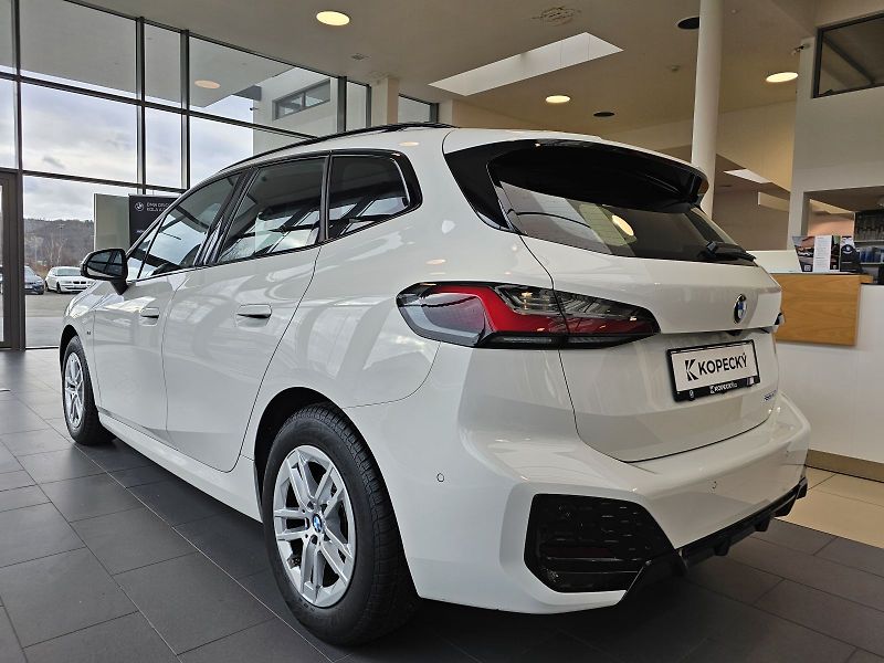 BMW Řada 2 220d Active Tourer - fotka 4 z 36