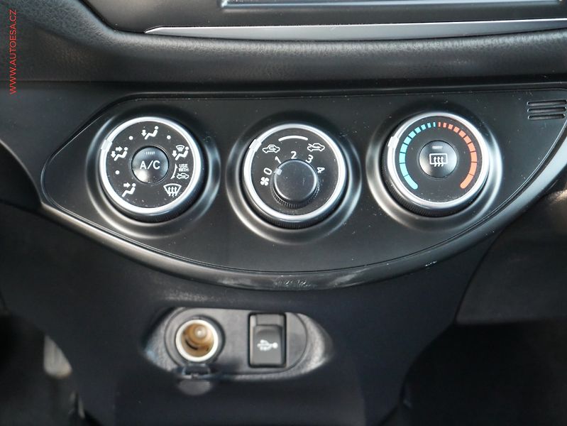 Toyota Yaris (2017) 1.5i, 1.maj,ČR, servis.kniha - fotka 13 z 15
