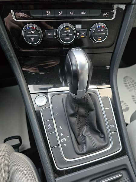 Volkswagen Golf 110kW DSG HIGHLINE -DPH - fotka 26 z 38