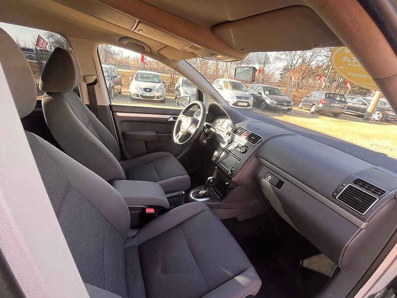 Volkswagen Touran 1.6TDi 77kW*WEBASTO*VÝHŘEV SED - fotka 20 z 34