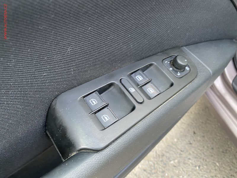 Škoda Superb (2010) 2.0 TDI, DSG, xenon, AC - fotka 13 z 16