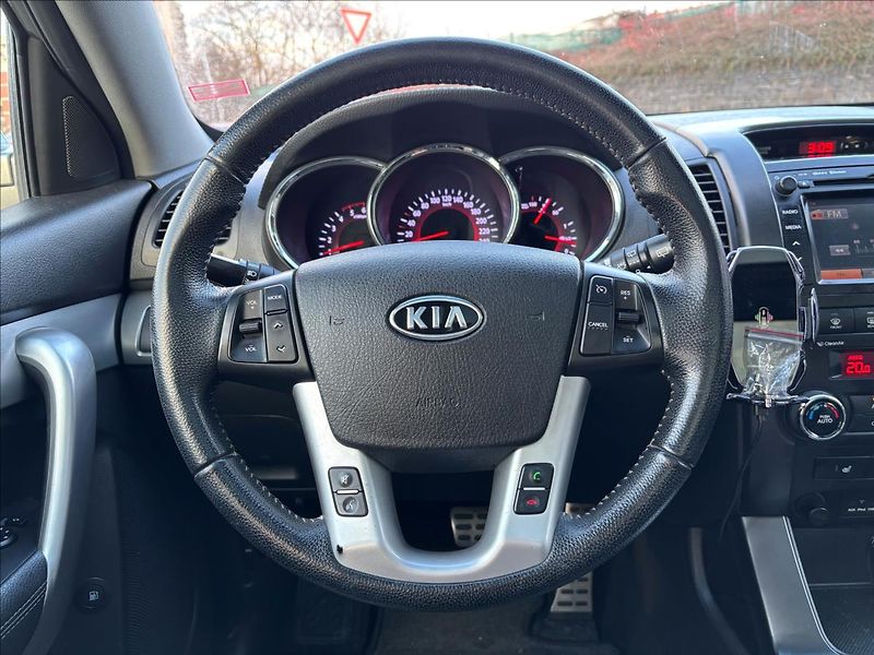 Kia Sorento 2,2 CRDi AT 4x4 Premium PANORA - fotka 18 z 38
