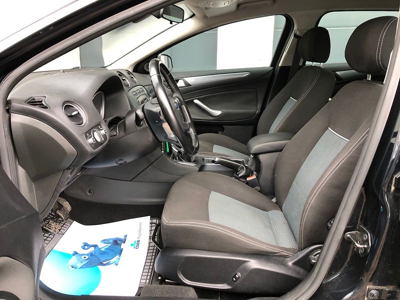 Ford Mondeo (2011) 1.6 TDCi - fotka 9 z 32