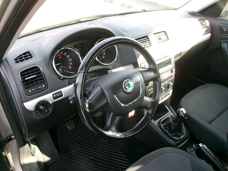 Škoda Yeti (2012) 2,0TDI 4x4 AC TAŽNÉ 1.MAJ - fotka 8 z 26