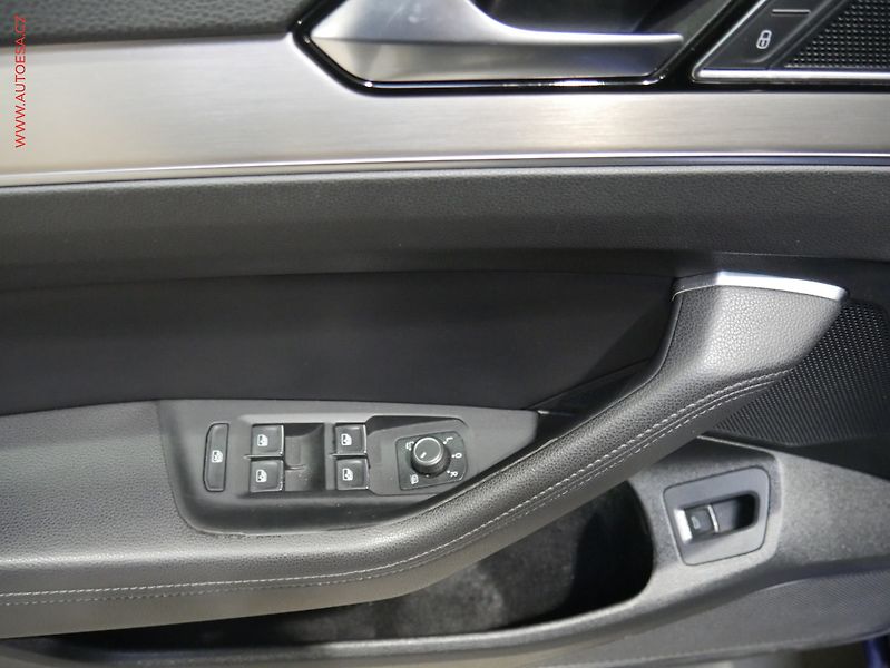 Volkswagen Passat (2019) 2.0 TDi, DSG, navi, LED - fotka 11 z 21