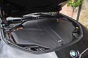 Motor v elektrické verzi (pokud vpředu vůbec je) zakrývá kryt