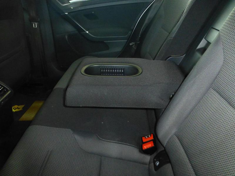 Volkswagen Golf (2013) 1,6TDI*81KW*VYHŘ.SEDADLA* - fotka 15 z 26