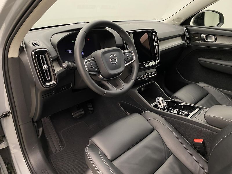 Volvo XC40 B4 DARK ULTIMATE AUT CZ - fotka 4 z 56