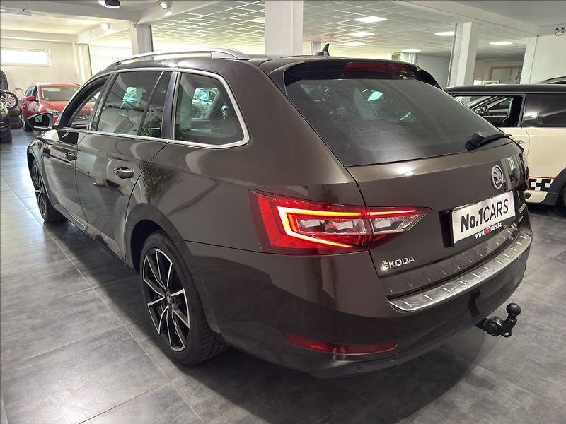Škoda Superb 2,0   TDI 110kW STYLE 4x4 TAŽN - fotka 4 z 47