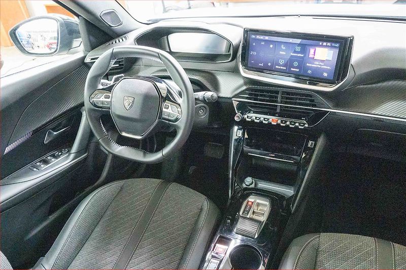 Peugeot 2008 (2025) 1.2 PureTech - fotka 7 z 18