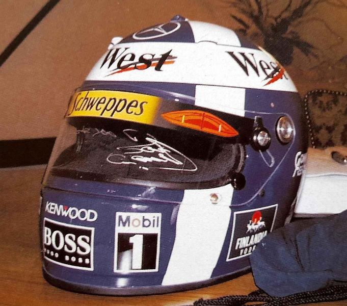 David Coulthard se v červnu roku 1999 stal čestným patronem Autodromu Most. Na snímku je rpři setkání s fanoušky.