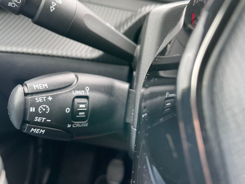 Peugeot 2008 (2021) 1.2PT 74kW! 1.maj! Navi! LED! - fotka 20 z 32