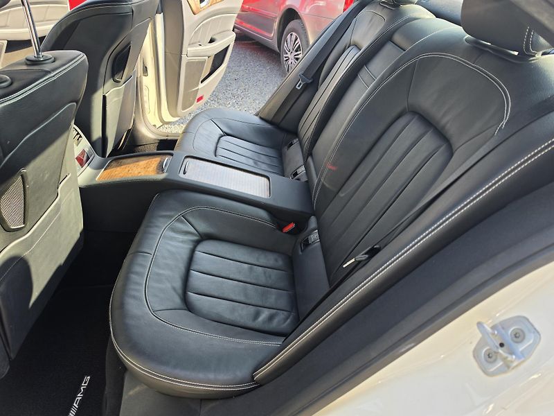 Mercedes-Benz CLS 350CDI 4-MATIC Harman&Kardon  - fotka 17 z 39