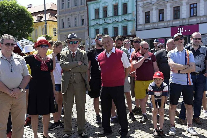 Čtyřicátý ročník Plaketové jízdy historických automobilů uspořádal kolínský Veteran Car Club.