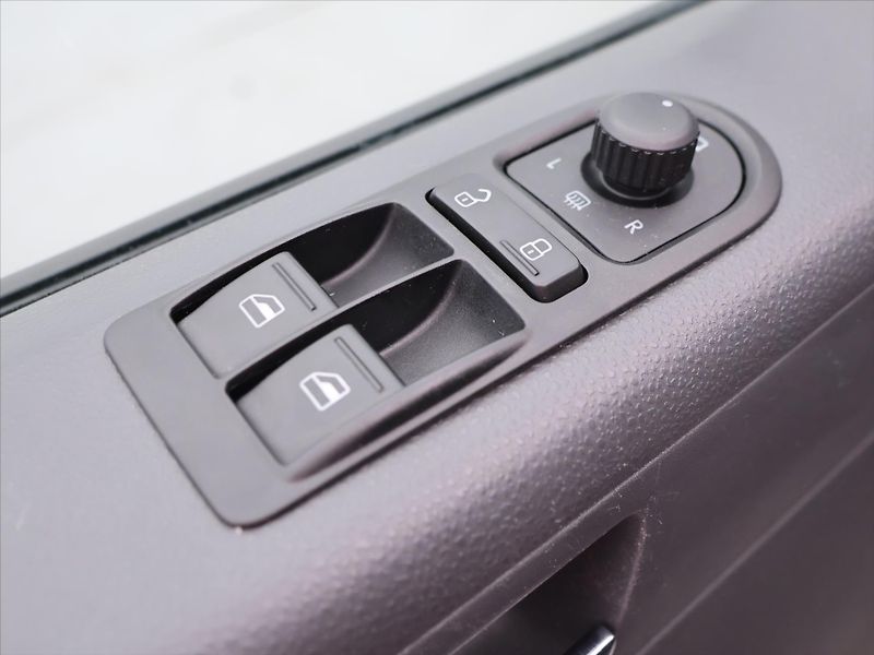 Volkswagen Multivan 2,0 TDI 84kW Klima 1.Maj 80tkm - fotka 14 z 30