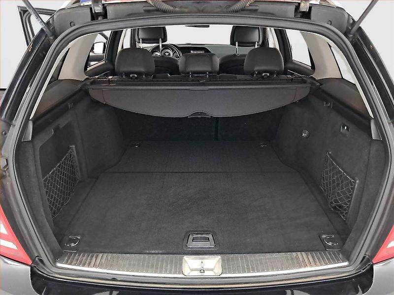 Mercedes-Benz Třídy C (2013) C 250 CDI 4MATIC, 4X4 - fotka 14 z 23