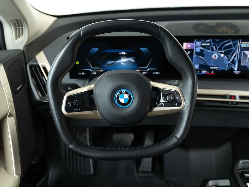 BMW iX xDrive50 - fotka 13 z 22