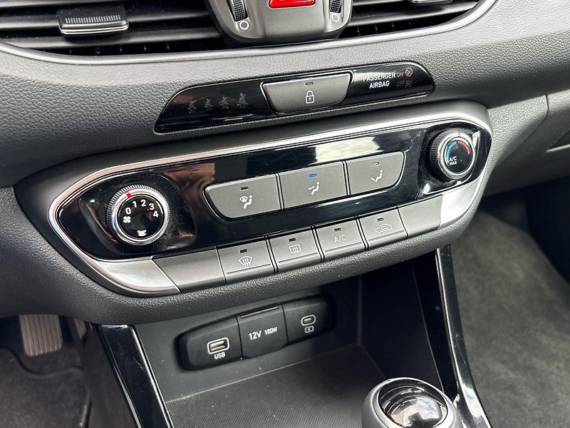 Hyundai i30 Smart DCT - fotka 20 z 25