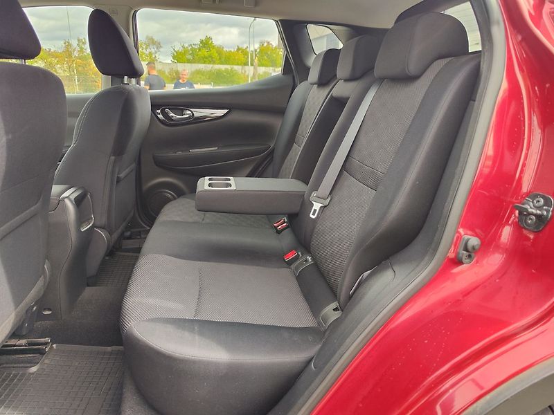 Nissan Qashqai 1.6 Dig-T/120kW Acenta - fotka 10 z 29