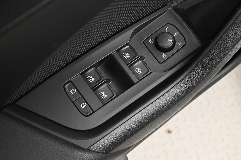Škoda Octavia 1,5 TSI 110kW Style Manuál Zár - fotka 25 z 32