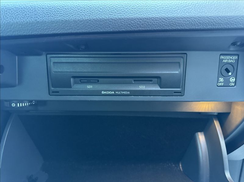 Škoda Superb 2,0 TDI 140kW ACC - fotka 24 z 50