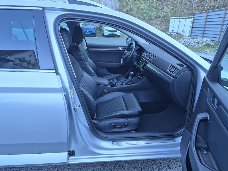 Škoda Superb Combi 2,0TDi 147kw DSG 17ALU - fotka 16 z 41