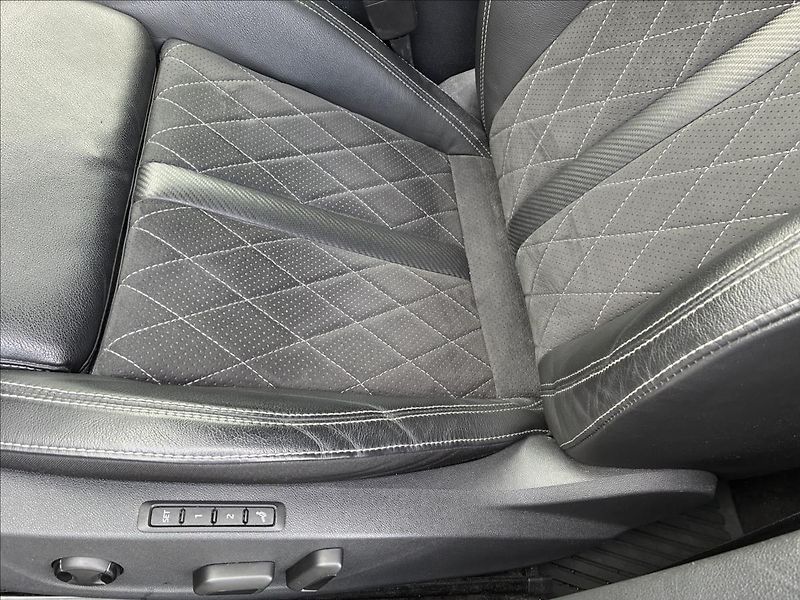 Škoda Octavia 2,0 RS,KŮŽE,HEAD-UP,EL.KUFR - fotka 11 z 34