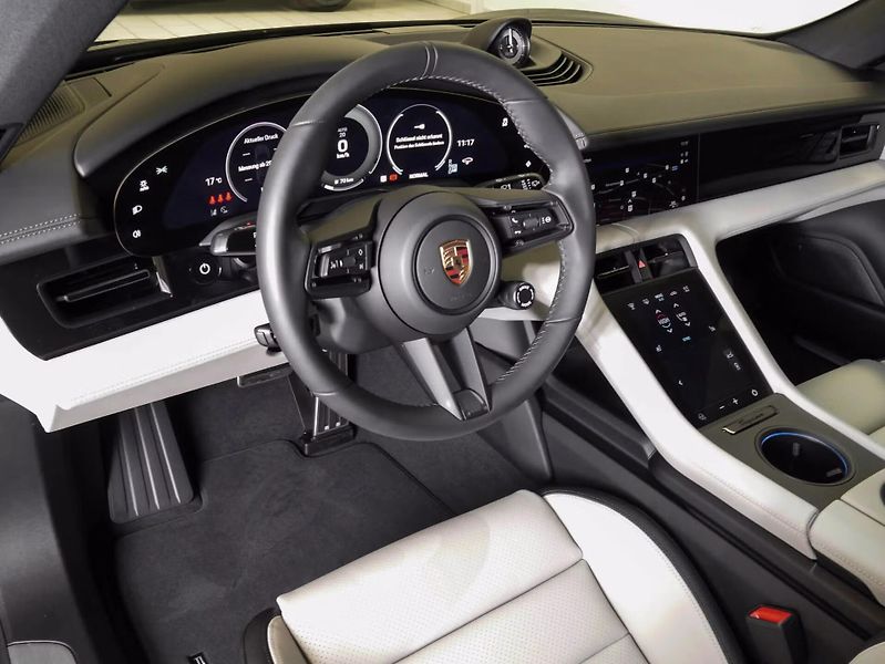 Porsche Taycan 4 Cross Turismo HuD Pano 360 - fotka 12 z 25