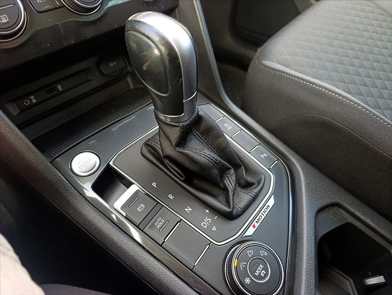 Volkswagen Tiguan 2,0 TDi R-Line DSG 4x4 Navi ČR - fotka 19 z 33