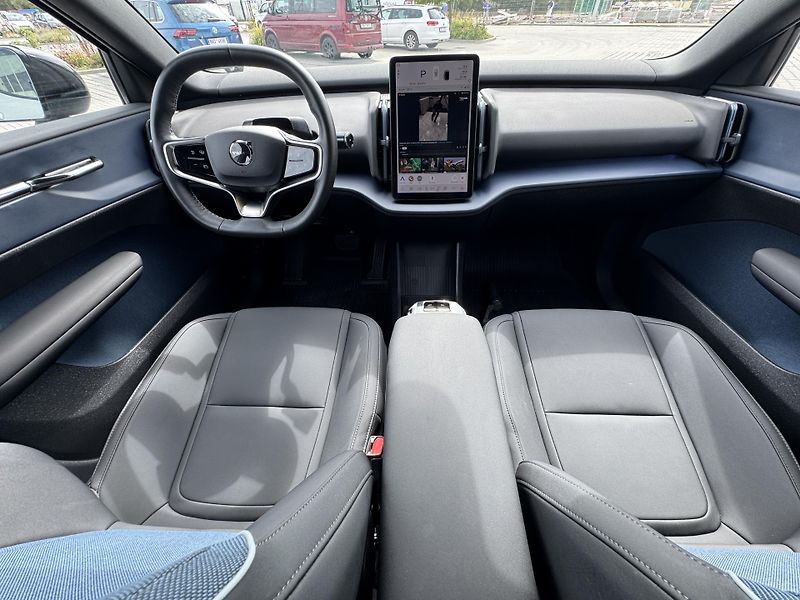 Volvo EX30 výbava PLUS 315kW bat 69kW - fotka 17 z 27