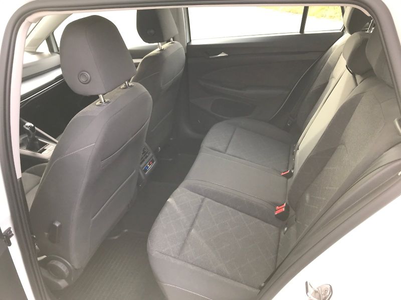 Volkswagen Golf (2022) VARIANT LIFE 1,0 TSI 6G - fotka 12 z 29