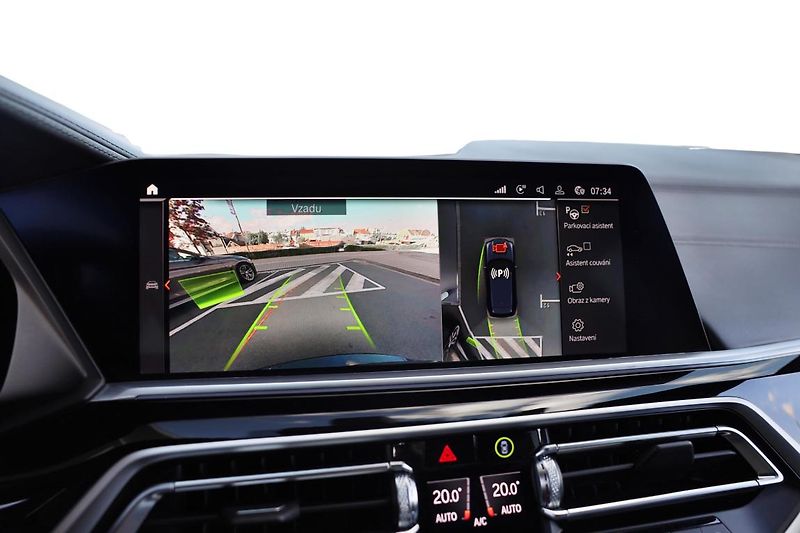 BMW X5 M50i - fotka 16 z 16