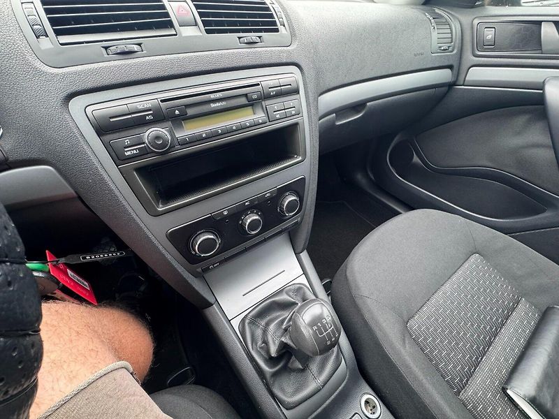 Škoda Octavia (2010) 1,4 TSI 90 KW TAŽNÉ KOLA - fotka 27 z 50