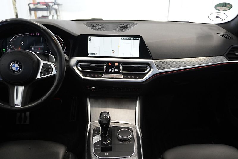 BMW Řada 3 2.0D 140kW M-SPORT,X-DRIVE - fotka 23 z 28
