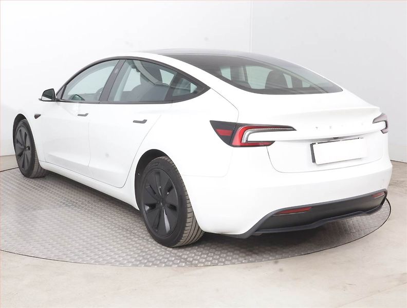 Tesla Model 3 (2023) Standard Range LFP, SoH 94% - fotka 4 z 22