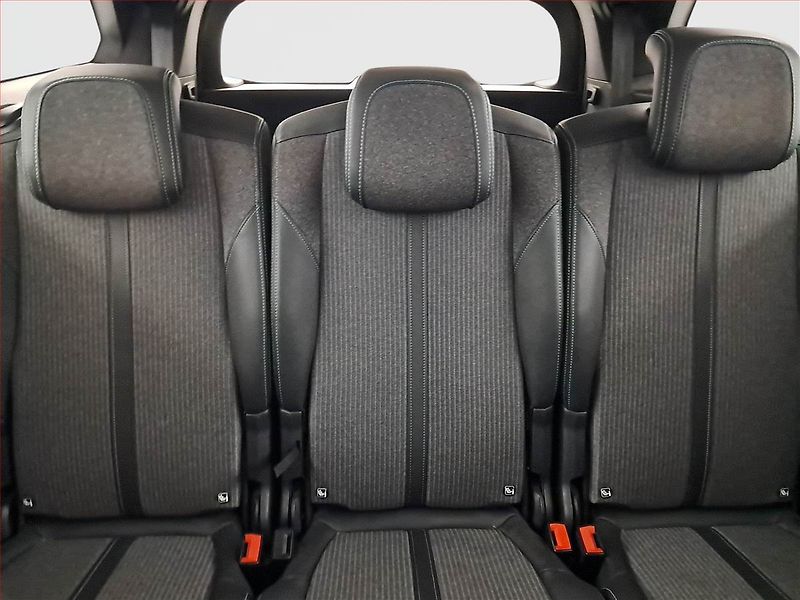 Peugeot 5008 (2021) PureTech 130 - fotka 10 z 18