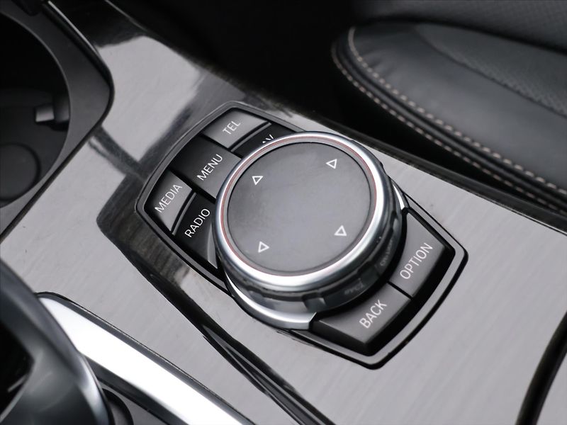 BMW Řada 5 3,0 D 190 kW X-Drive Luxury Li - fotka 25 z 35