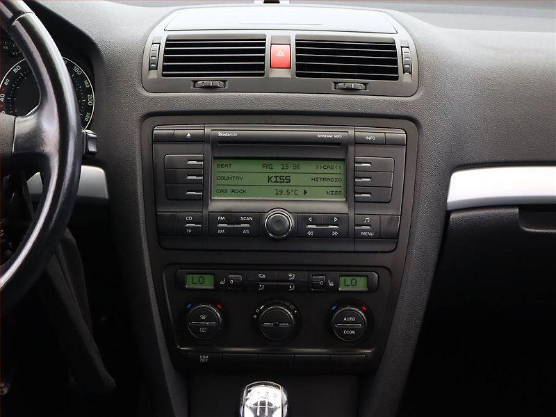 Škoda Octavia (2007) Ambiente 1.6, Serv.kniha - fotka 10 z 13