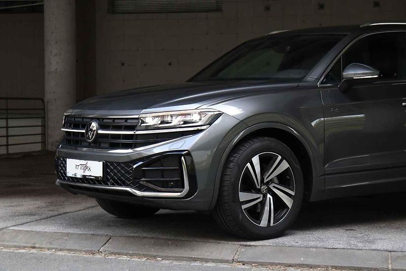 Volkswagen Touareg 3.0 TDI ve výbavě R-line.