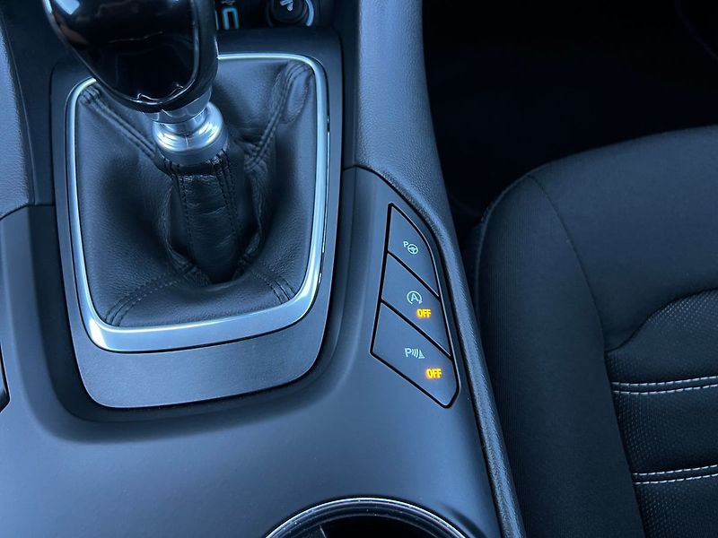 Ford Mondeo (2021) 2.0 TDCi-TAŽNÉ-VYHŘEV.S - fotka 36 z 48