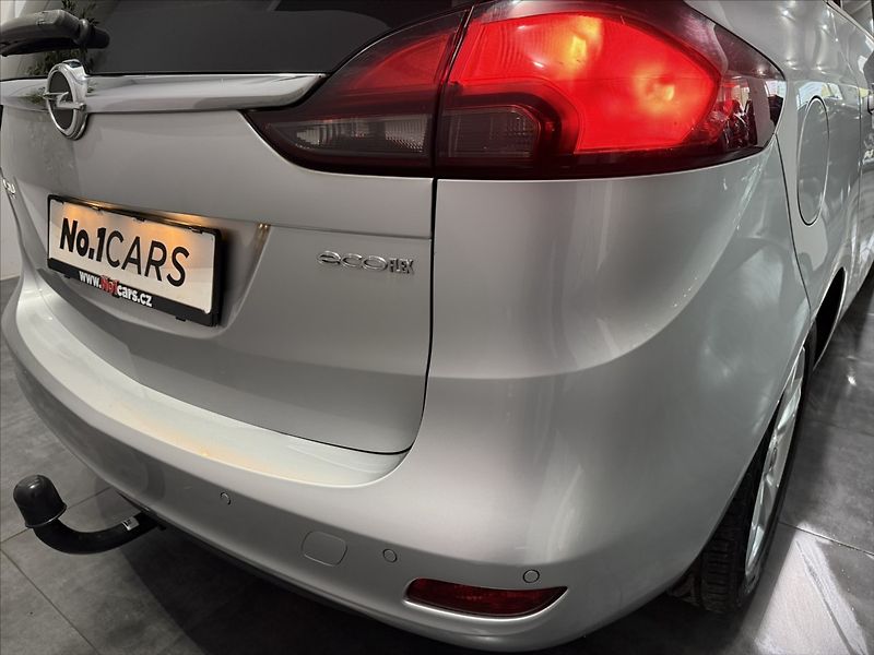 Opel Zafira 1,4   TURBO COSMO VÝHŘEV TZ - fotka 38 z 49