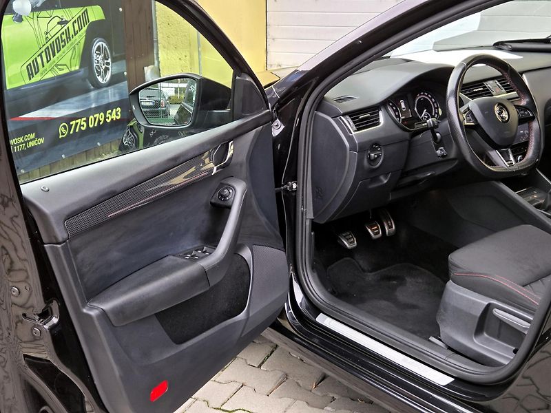 Škoda Octavia TDi RS,CEBIA *SERV.KNÍŽKA*  - fotka 30 z 48