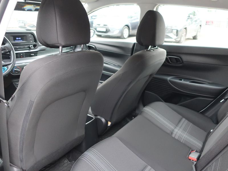 Hyundai i20 i 62kW REZERVACE - fotka 13 z 25