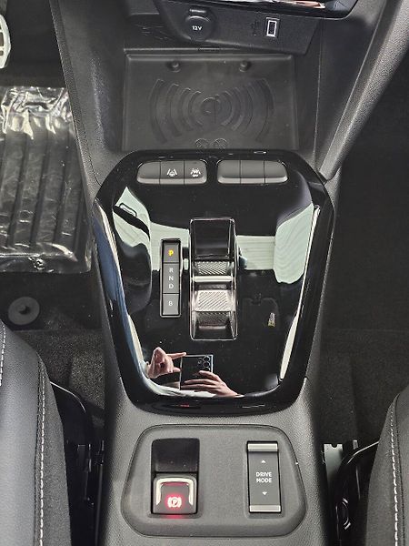 Opel Corsa Electric GS 156 k - fotka 18 z 28